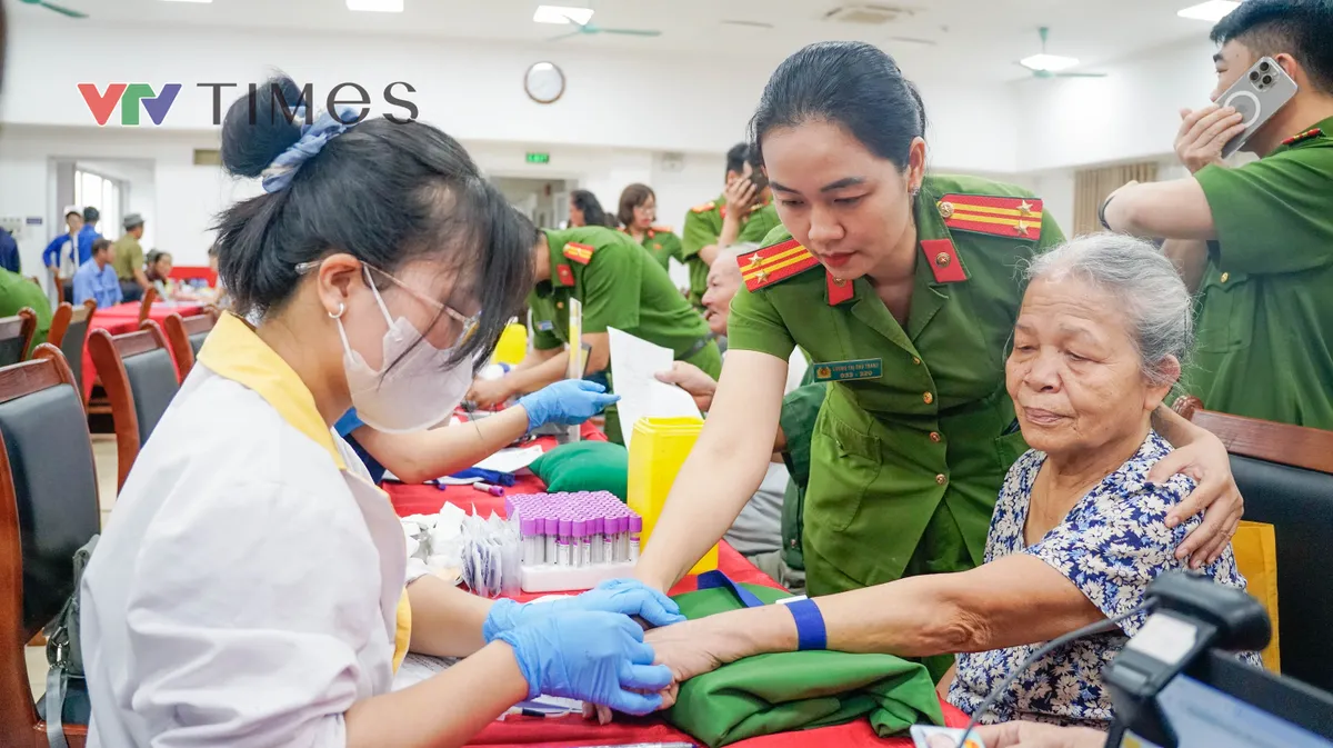 Cụ b&agrave; gần 80 tuổi khắc khoải mong đ&oacute;n anh trai liệt sĩ về với đất mẹ - Ảnh 2.