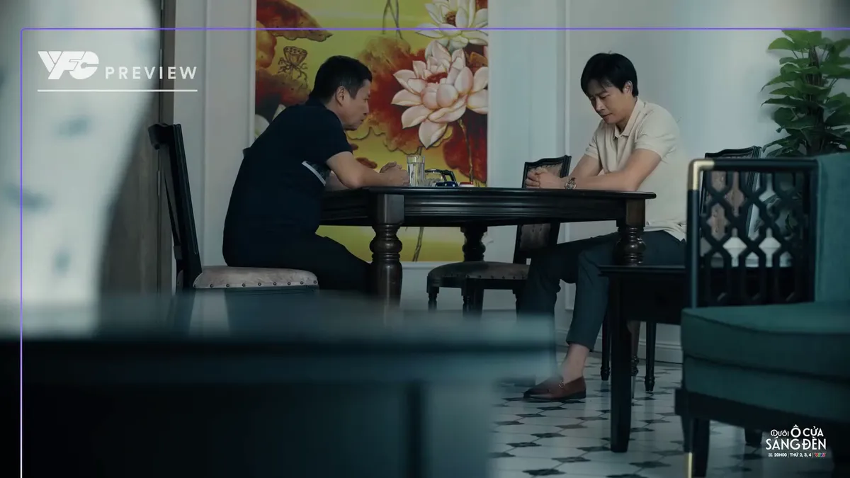 Dưới &ocirc; cửa s&aacute;ng đ&egrave;n - Tập 20: Con rể 'giội th&ecirc;m g&aacute;o nước lạnh' v&agrave;o bố vợ - Ảnh 1.