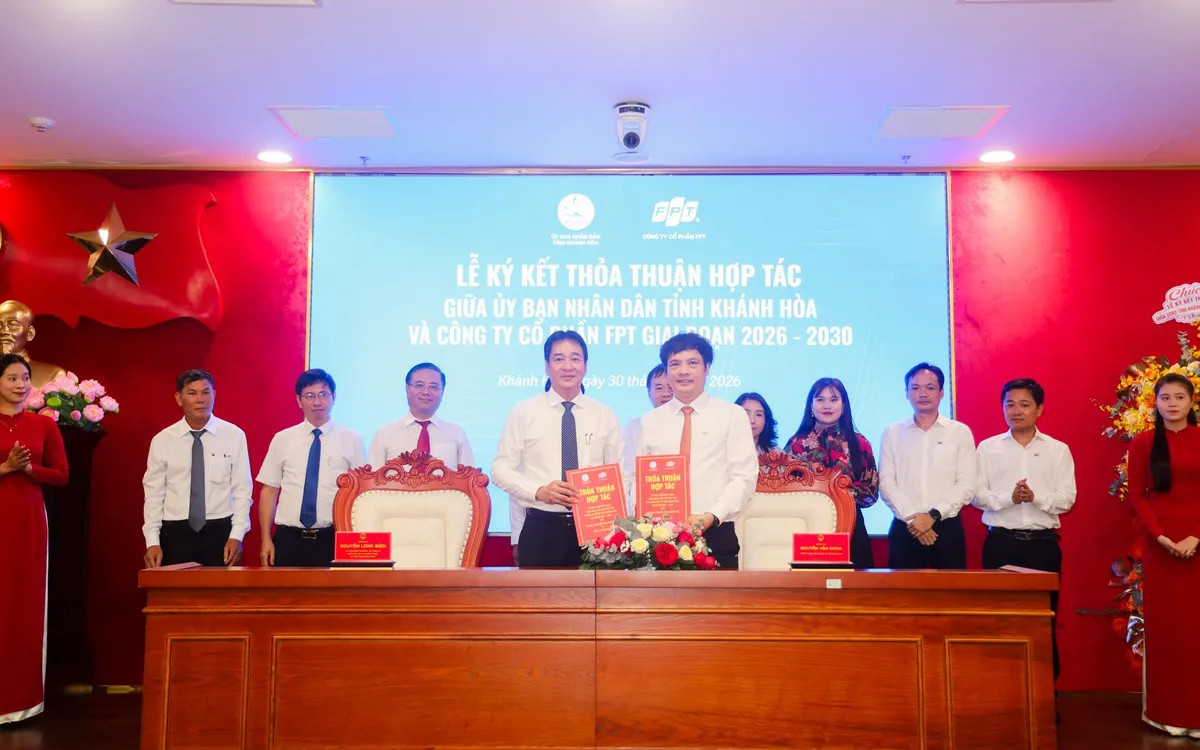 Lãnh đạo UBND tỉnh Khánh Hoà và Tập đoàn FPT ký kết thỏa thuận hợp tác về khoa học, công nghệ, đổi mới sáng tạo và chuyển đổi số giai đoạn 2026 – 2030. Ảnh: FPT