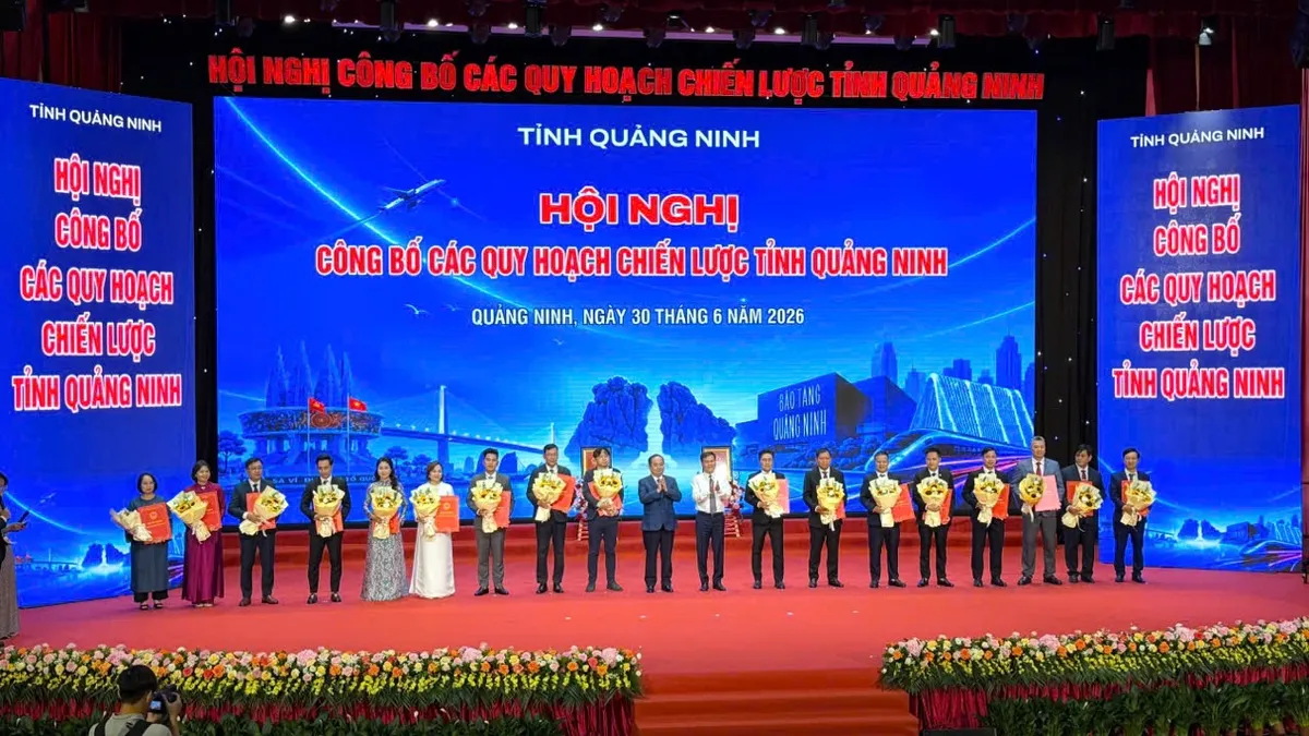 Quảng Ninh trao quyết định cho 18 dự án, tổng vốn gần 45.000 tỷ đồng
- Ảnh 1.