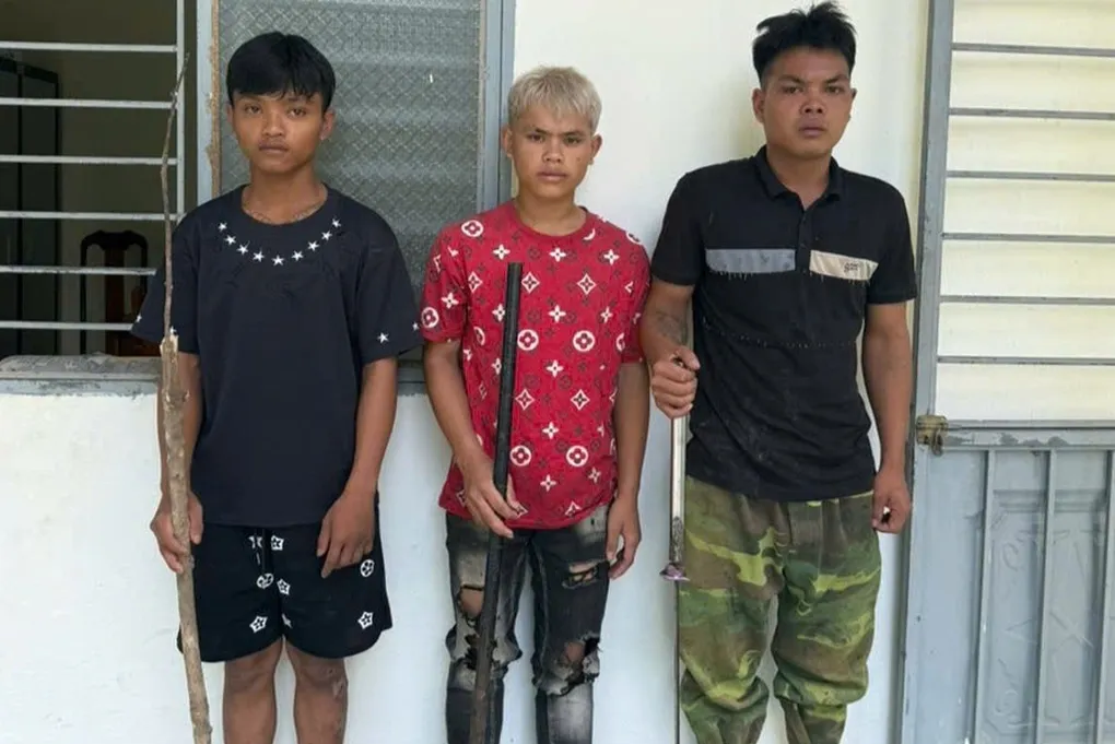 Mới ra tù hơn 2 tháng, thanh niên rủ đồng bọn vô cớ chém người đi đường ở Quảng Ngãi- Ảnh 1. Mới ra tù hơn 2 tháng, thanh niên rủ đồng bọn vô cớ chém người đi đường ở Quảng Ngãi- Ảnh 1.