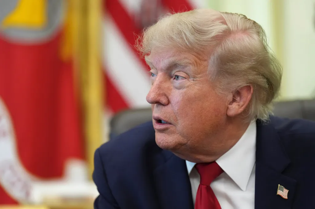 Tổng thống Trump công khai thu nhập từ các dự án tiền số cá nhân- Ảnh 1.