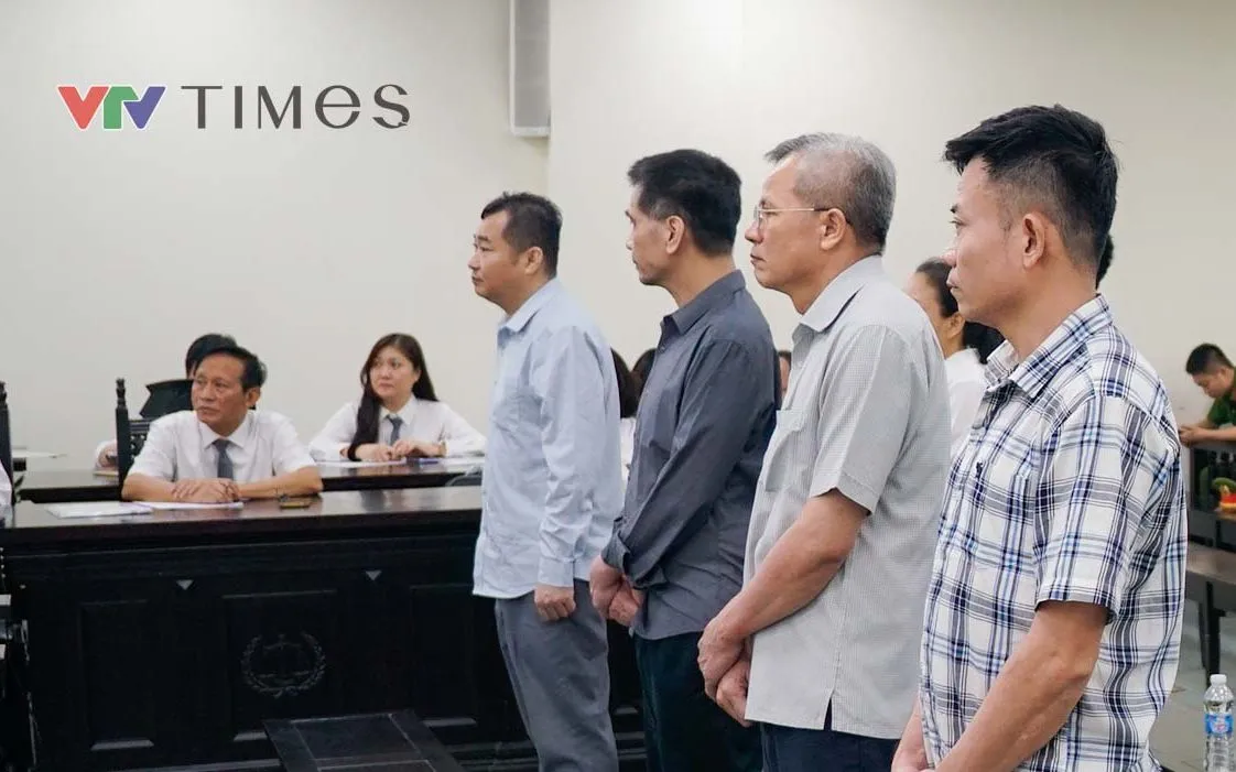 Các bị cáo tại toà. 