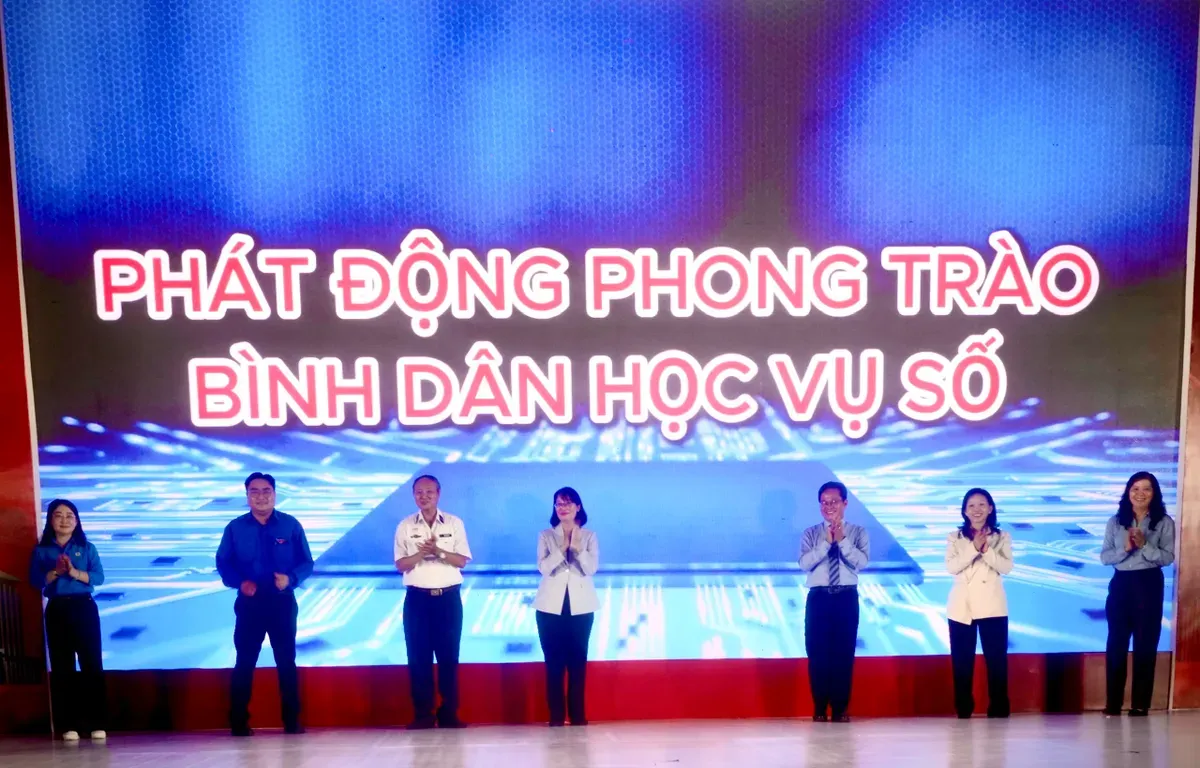 Từ "Bình dân học vụ số" đến bước đột phá về chuyển đổi số - Ảnh 1.