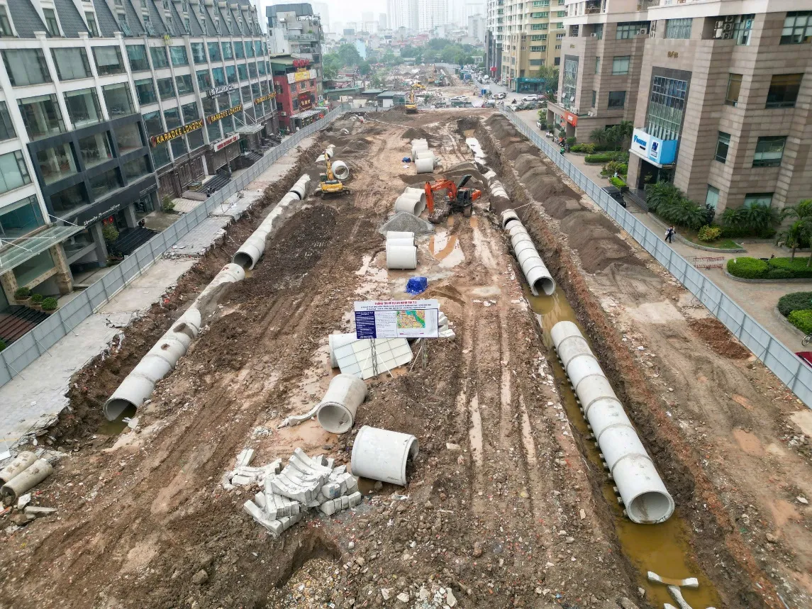 Cảnh gi&aacute;c trước h&agrave;nh vi k&iacute;ch động, l&ocirc;i k&eacute;o tập trung đ&ocirc;ng người li&ecirc;n quan đến dự &aacute;n trọng điểm ở Thủ đ&ocirc; - Ảnh 1.
