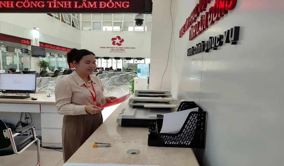 Một năm chính quyền hai cấp: Gỡ “điểm nghẽn” thủ tục đất đai, người dân hưởng lợi - Ảnh 6.