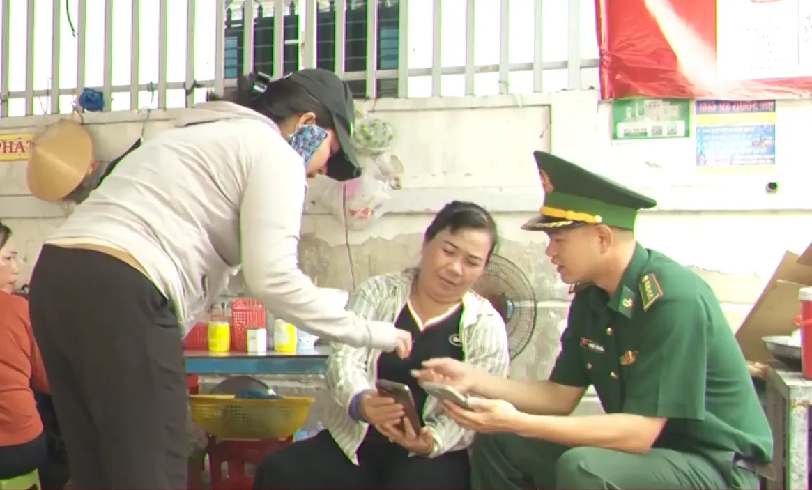 Tổ công nghệ số cộng đồng: Nỗ lực đưa chính quyền đến gần nhân dân- Ảnh 1. Tổ công nghệ số cộng đồng: Nỗ lực đưa chính quyền đến gần nhân dân- Ảnh 1.