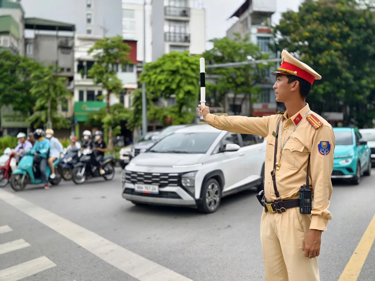 Hà Nội: Triển khai giai đoạn 2 hệ thống camera AI, từng bước nâng cao hiệu quả chỉ huy, điều hành giao thông - Ảnh 2.