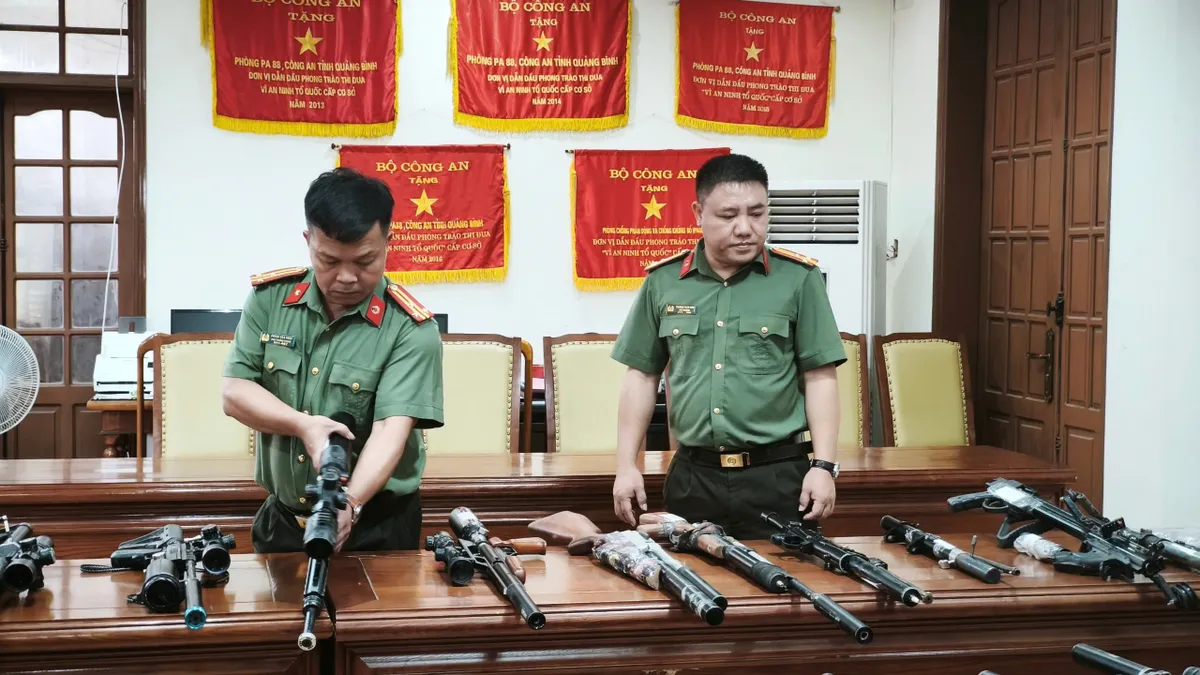 Phá đường dây mua bán súng và linh kiện chế tạo súng hoạt động trên mạng xã hội- Ảnh 1.