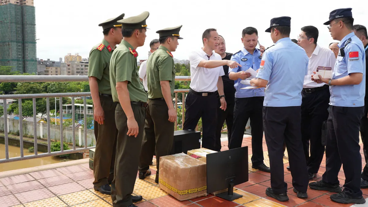Bàn giao 30 đối tượng người nước ngoài hoạt động lừa đảo cho Công an Trung Quốc- Ảnh 4.