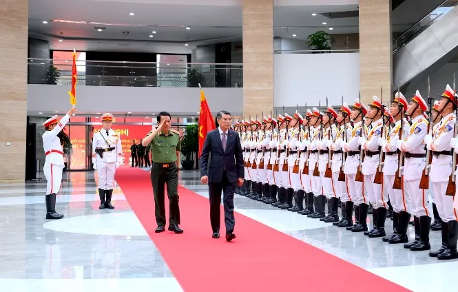 Thủ tướng Lê Minh Hưng: Công an nhân dân phải trở thành lực lượng kiến tạo môi trường an toàn cho phát triển đất nước- Ảnh 1. Thủ tướng Lê Minh Hưng: Công an nhân dân phải trở thành lực lượng kiến tạo môi trường an toàn cho phát triển đất nước- Ảnh 1.
