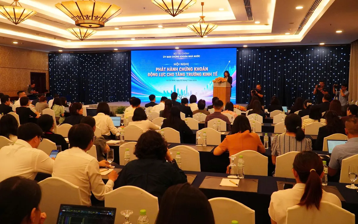 Ủy ban Chứng khoán Nhà nước cam kết hoàn thiện pháp lý, cải cách thủ tục và nâng cao minh bạch để thị trường chứng khoán phát huy vai trò kênh dẫn vốn cho nền kinh tế.
