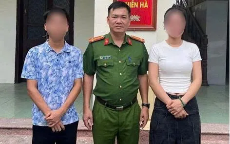Chị H.T.H và anh T.X.H tại cơ quan Công an. Ảnh: Công an Hà Nội
