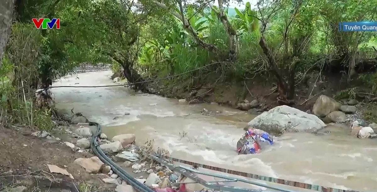 Khẩn trương khắc phục sạt lở, bảo đảm giao thông tại Tuyên Quang - Ảnh 1.