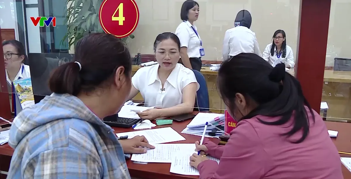 Đẩy mạnh dịch vụ công trực tuyến, giảm áp lực cho chính quyền cơ sở - Ảnh 2.
