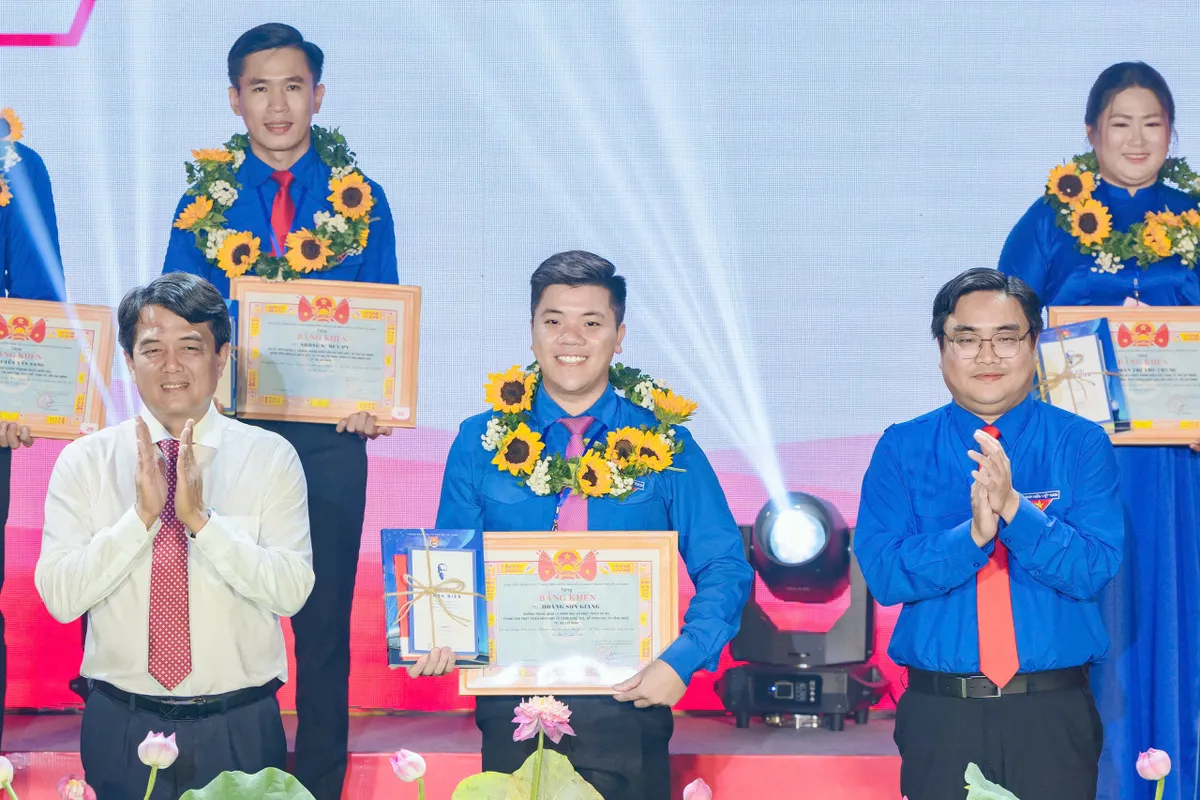 Tuổi trẻ TP Hồ Chí Minh học theo Bác, viết tiếp những câu chuyện đẹp - Ảnh 8.