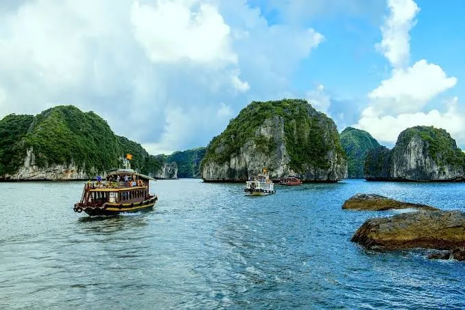Vịnh Hạ Long – Viên ngọc xanh của đất trời- Ảnh 3. Vịnh Hạ Long – Viên ngọc xanh của đất trời- Ảnh 3.