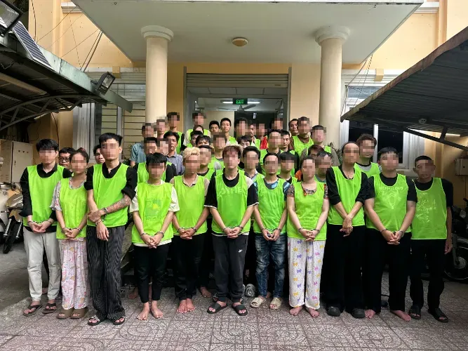 Triệt phá đường dây ma túy tại TP Hồ Chí Minh, khởi tố 39 đối tượng, có ca sĩ Tăng Nhật Tuệ- Ảnh 1. Triệt phá đường dây ma túy tại TP Hồ Chí Minh, khởi tố 39 đối tượng, có ca sĩ Tăng Nhật Tuệ- Ảnh 1.