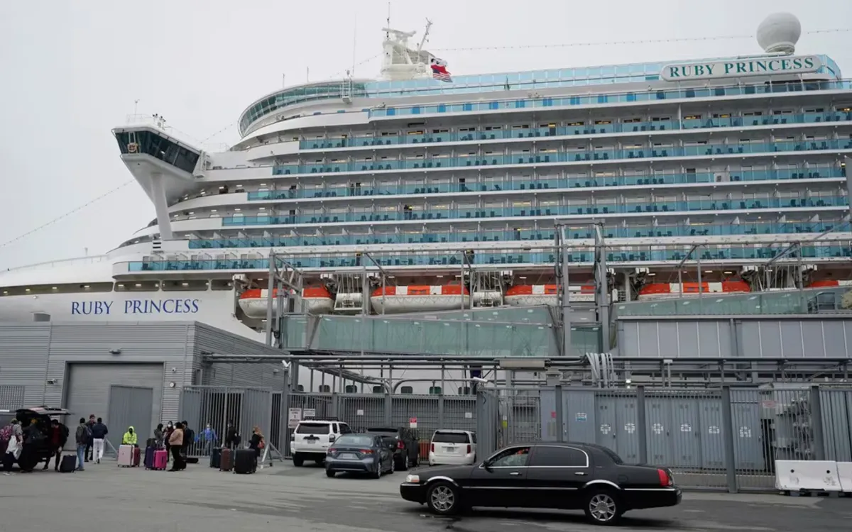 Hơn 120 người nhiễm norovirus trên du thuyền Ruby Princess trong hải trình 20 ngày- Ảnh 1. Hơn 120 người nhiễm norovirus trên du thuyền Ruby Princess trong hải trình 20 ngày- Ảnh 1.