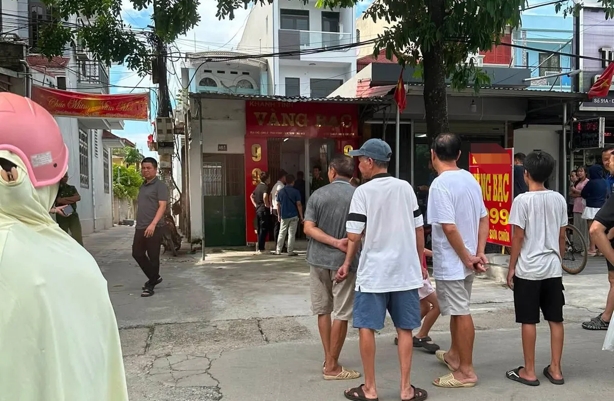 Bắt giữ nghi phạm cướp tiệm vàng ở Hà Nội ngay sau khi gây án- Ảnh 1. Bắt giữ nghi phạm cướp tiệm vàng ở Hà Nội ngay sau khi gây án- Ảnh 1.
