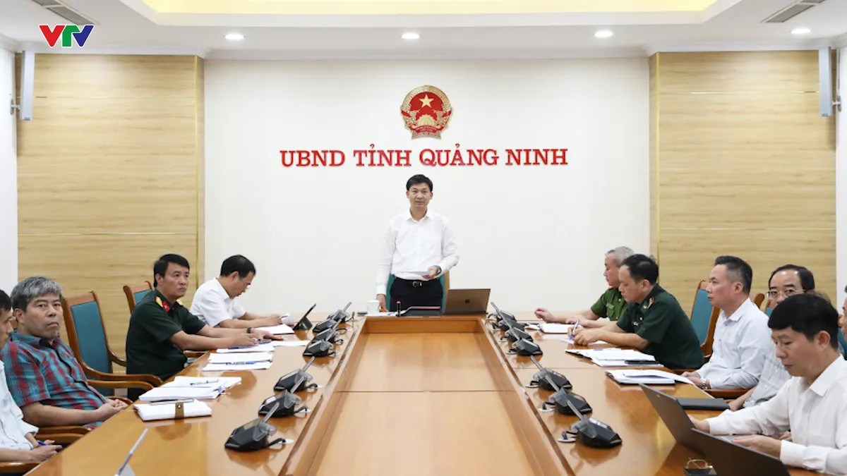 Hơn 5.000 du kh&aacute;ch được đưa khỏi v&ugrave;ng nguy hiểm trước b&atilde;o số 1 - Ảnh 1.