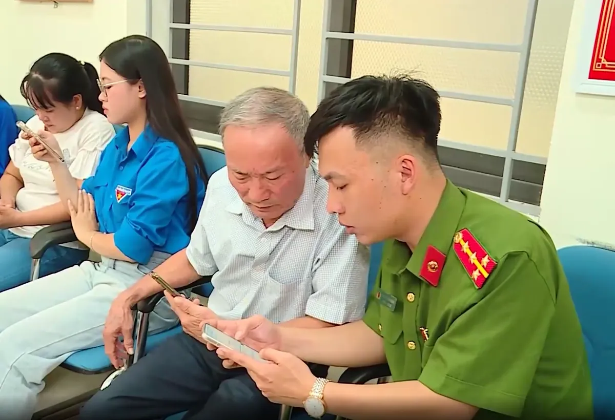 Phát huy hiệu quả tổ phản ứng nhanh hỗ trợ dịch vụ công trực tuyến - Ảnh 1.