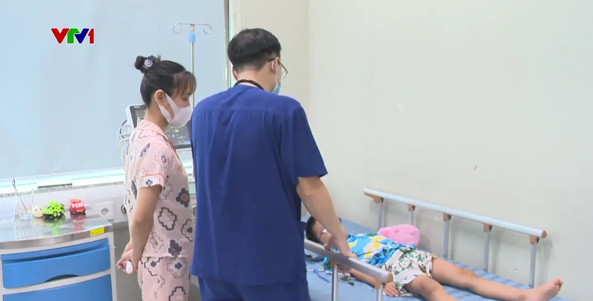 Đuối nước tại bể bơi: Cần sơ cứu đúng cách và giám sát chặt trẻ em - Ảnh 1.