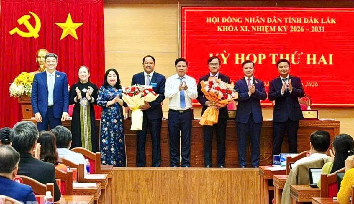 Kỳ họp thứ Hai HĐND tỉnh Đắk Lắk khóa XI: Thông qua 20 nghị quyết quan trọng, tạo động lực phát triển giai đoạn mới- Ảnh 2. Kỳ họp thứ Hai HĐND tỉnh Đắk Lắk khóa XI: Thông qua 20 nghị quyết quan trọng, tạo động lực phát triển giai đoạn mới- Ảnh 2.