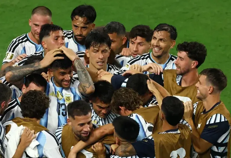 Argentina vượt ải Cape Verde sau 120 phút, Messi đưa nhà vô địch gặp Ai Cập- Ảnh 1. Argentina vượt ải Cape Verde sau 120 phút, Messi đưa nhà vô địch gặp Ai Cập- Ảnh 1.