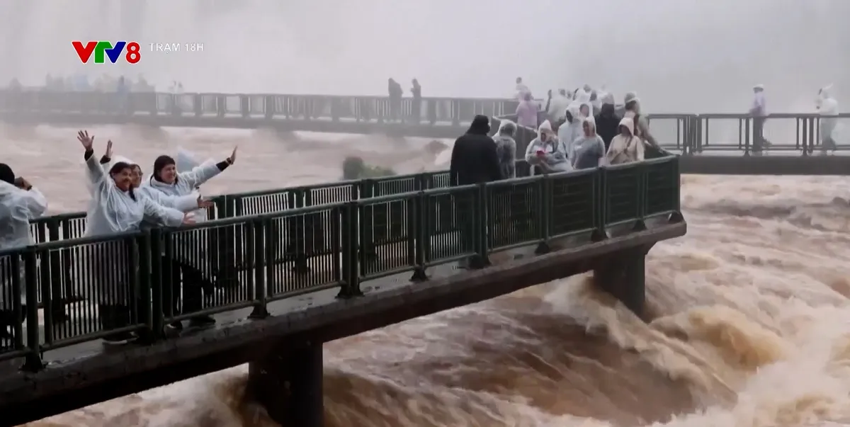 Chi&ecirc;m ngưỡng kỳ quan thi&ecirc;n nhi&ecirc;n th&aacute;c Iguazu ở Nam Mỹ- Ảnh 4.