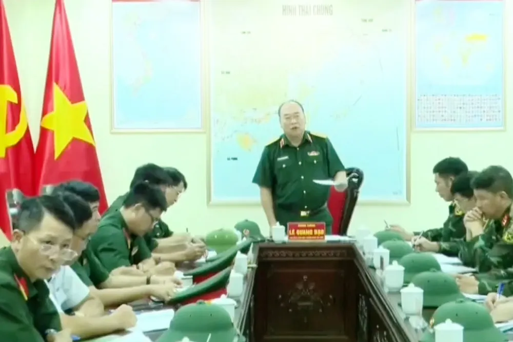Phó Tổng Tham mưu trưởng QĐND Việt Nam kiểm tra công tác ứng phó bão - Ảnh 1.
