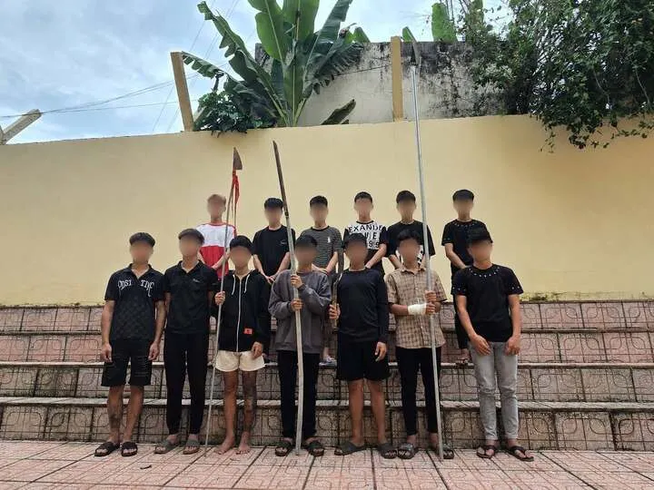 Thanh thiếu niên mang dao phóng lợn, chống trả lực lượng truy bắt ở Đồng Nai- Ảnh 1. Thanh thiếu niên mang dao phóng lợn, chống trả lực lượng truy bắt ở Đồng Nai- Ảnh 1.