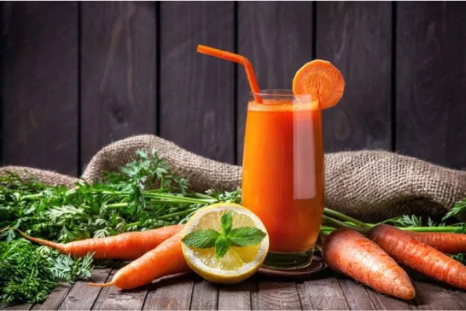 Nước &eacute;p c&agrave; rốt: Thức uống gi&uacute;p l&agrave;m đẹp da v&agrave; hỗ trợ tăng cường sức khỏe n&atilde;o bộ- Ảnh 1.