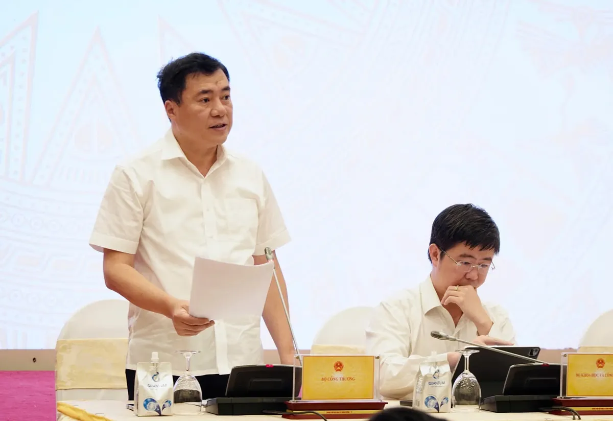 Bộ Công Thương: Cần xóa bỏ tâm lý lợi dụng giá xăng dầu để tăng giá hàng hóa- Ảnh 1.