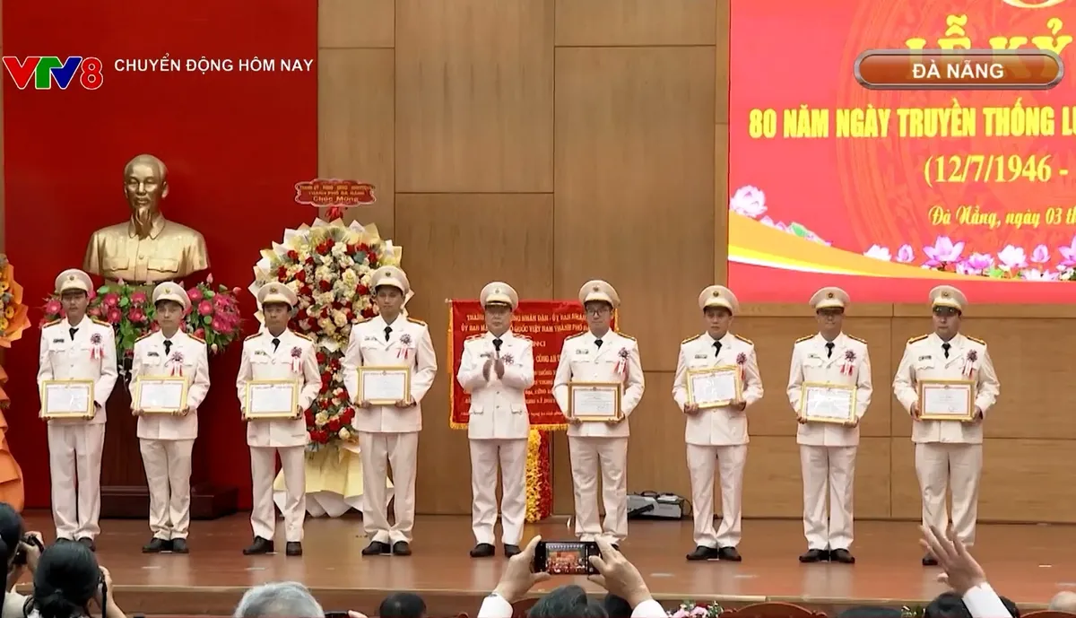 Công an thành phố Đà Nẵng tổ chức Lễ kỷ niệm 80 năm Ngày truyền thống lực lượng An ninh nhân dân- Ảnh 8. Công an thành phố Đà Nẵng tổ chức Lễ kỷ niệm 80 năm Ngày truyền thống lực lượng An ninh nhân dân- Ảnh 8.