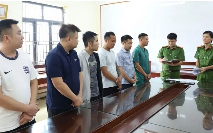 Các đối tượng trong đường dây cá độ bóng đá tại Ninh Bình (Ảnh: Công an tỉnh Ninh Bình).