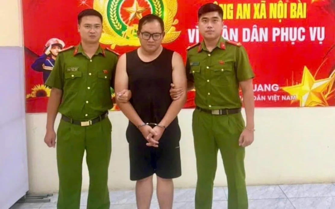 Đối tượng Nguyễn Tiến Dũng tại trụ sở Công an