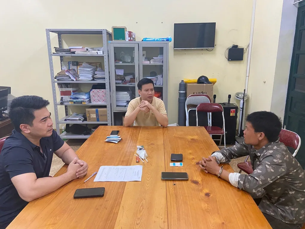 Giải cứu bé gái 6 tuổi bị bắt cóc ở Sơn La, công an cảnh báo nguy cơ khi để trẻ ở một mình- Ảnh 1. Giải cứu bé gái 6 tuổi bị bắt cóc ở Sơn La, công an cảnh báo nguy cơ khi để trẻ ở một mình- Ảnh 1.