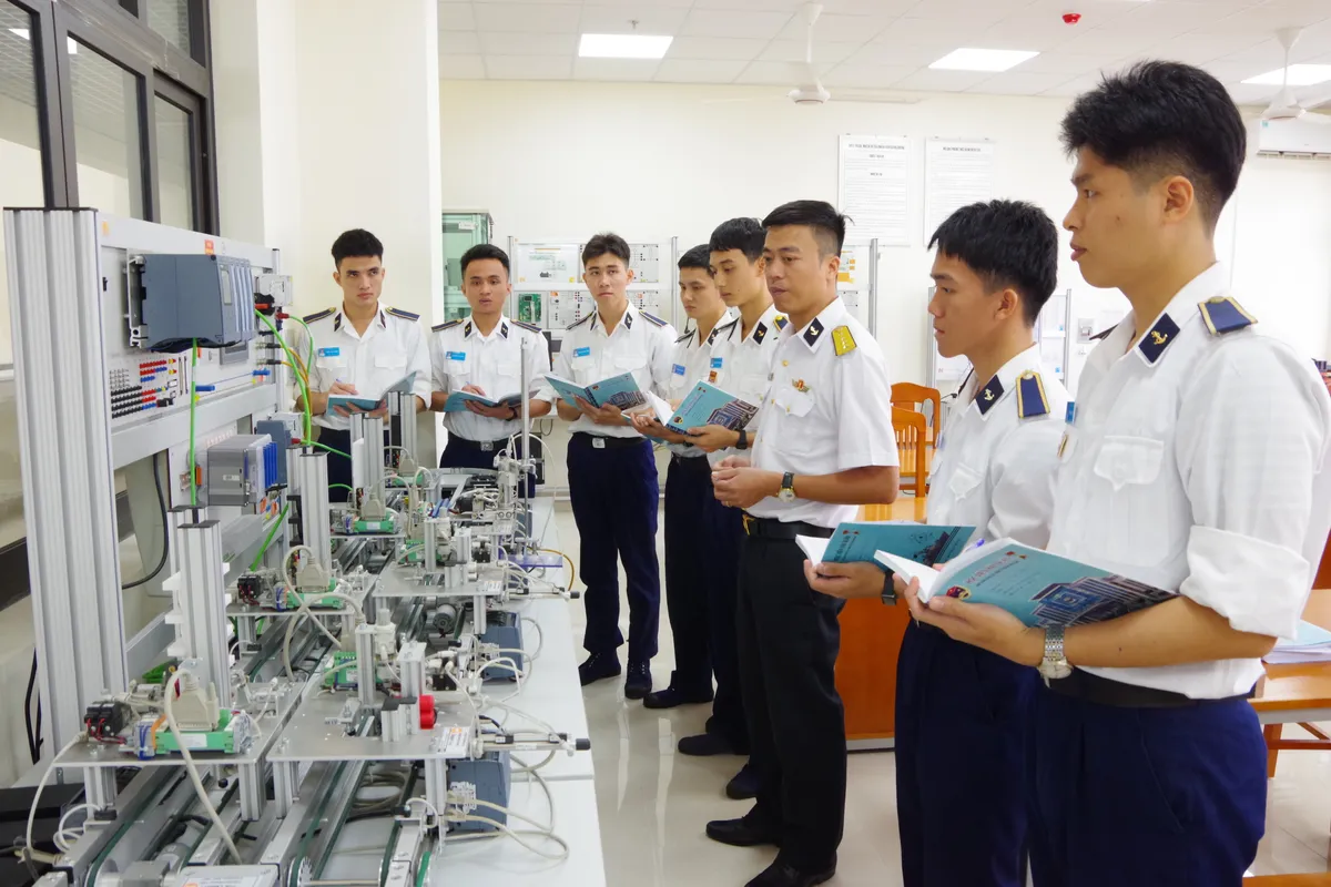 Học viện Hải qu&acirc;n: Đột ph&aacute; đổi mới dạy học thời c&ocirc;ng nghệ số - Ảnh 1.