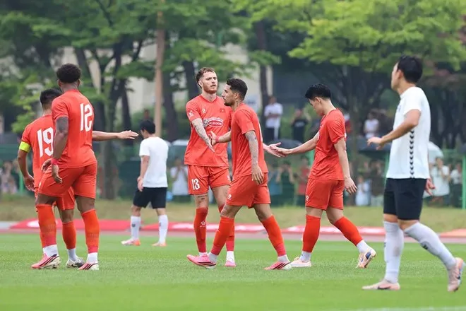Đội tuyển Việt Nam khởi đầu ấn tượng tại Hàn Quốc với chiến thắng 6-0- Ảnh 1. Đội tuyển Việt Nam khởi đầu ấn tượng tại Hàn Quốc với chiến thắng 6-0- Ảnh 1.