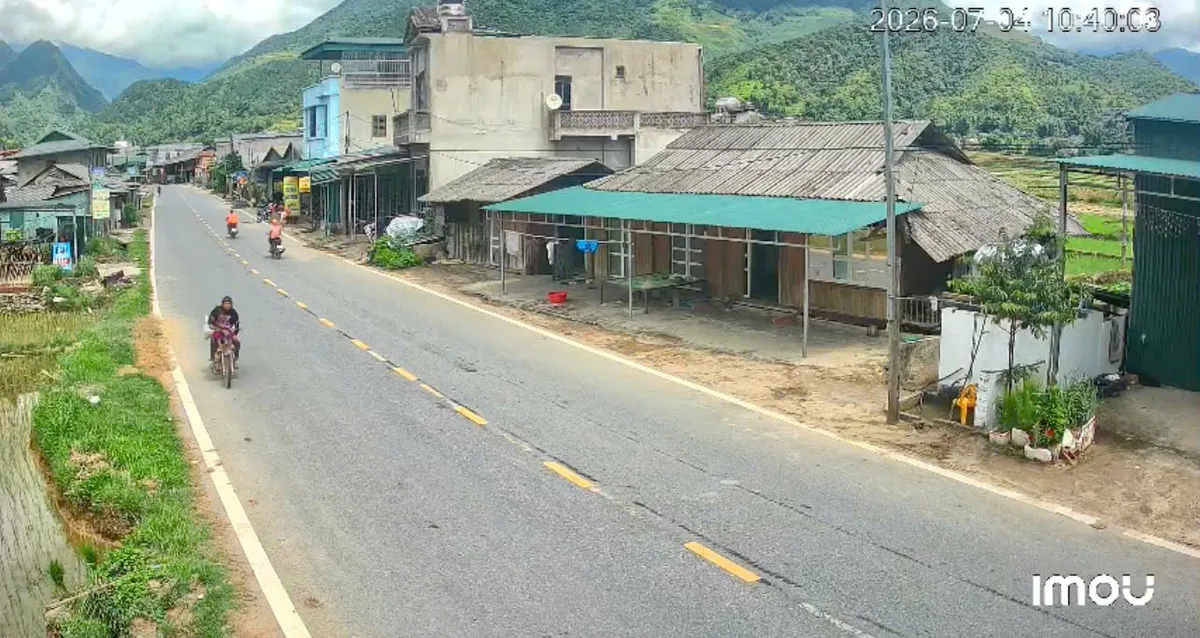 Chân dung kẻ bắt cóc bé gái 6 tuổi ở Sơn La rồi bỏ trốn sang Lào Cai- Ảnh 2.