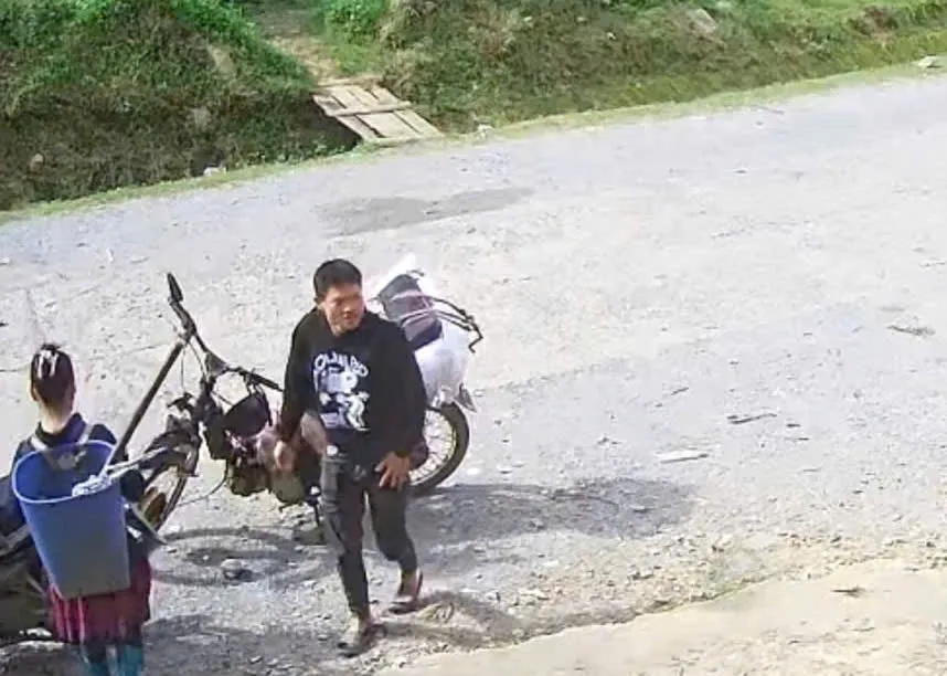 Chân dung kẻ bắt cóc bé gái 6 tuổi ở Sơn La rồi bỏ trốn sang Lào Cai- Ảnh 3.