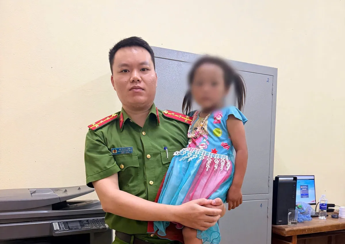 Chân dung kẻ bắt cóc bé gái 6 tuổi ở Sơn La rồi bỏ trốn sang Lào Cai- Ảnh 4.