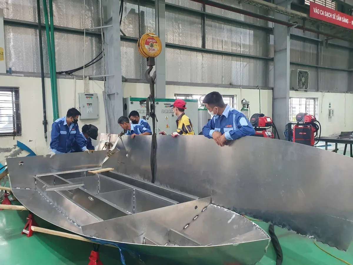 Đơn hàng cải thiện, nhưng nhiều doanh nghiệp vẫn "kẹt" giữa chi phí và vốn- Ảnh 1.
