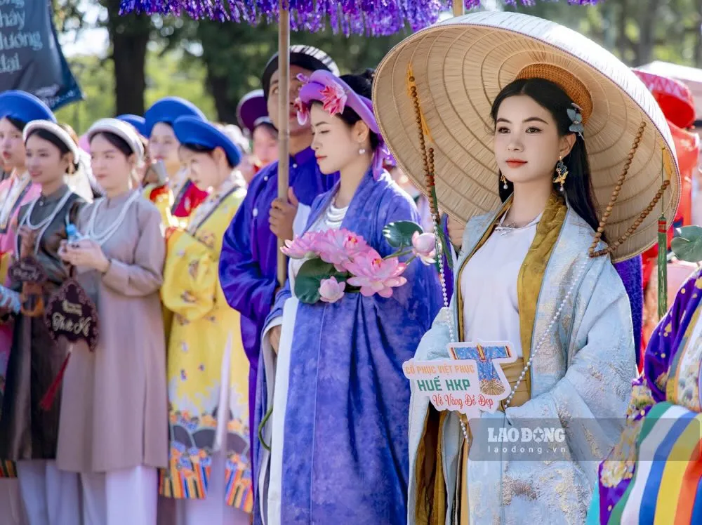 Lan tỏa tình yêu di sản: Khi cổ phục Việt “chạm” vào hơi thở đương đại- Ảnh 3. Lan tỏa tình yêu di sản: Khi cổ phục Việt “chạm” vào hơi thở đương đại- Ảnh 3.