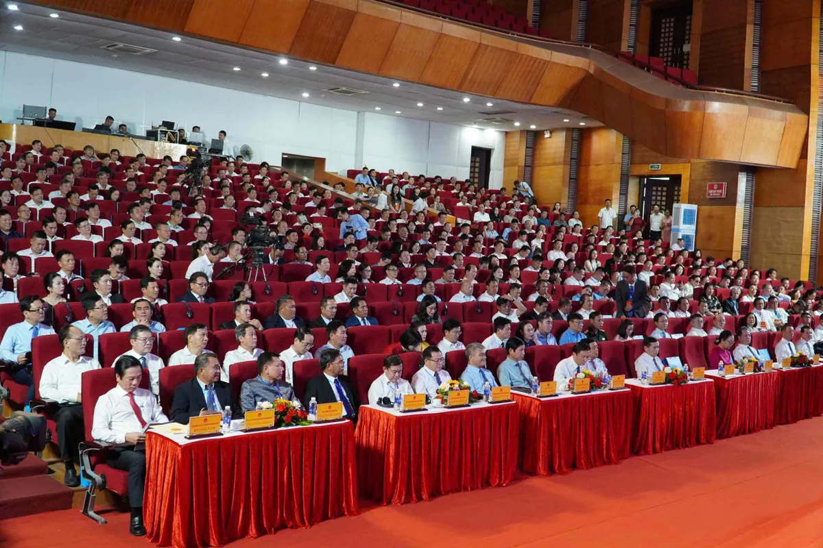 Quảng Trị cần hướng tới một vai trò lớn hơn trong không gian phát triển quốc gia
- Ảnh 2.
