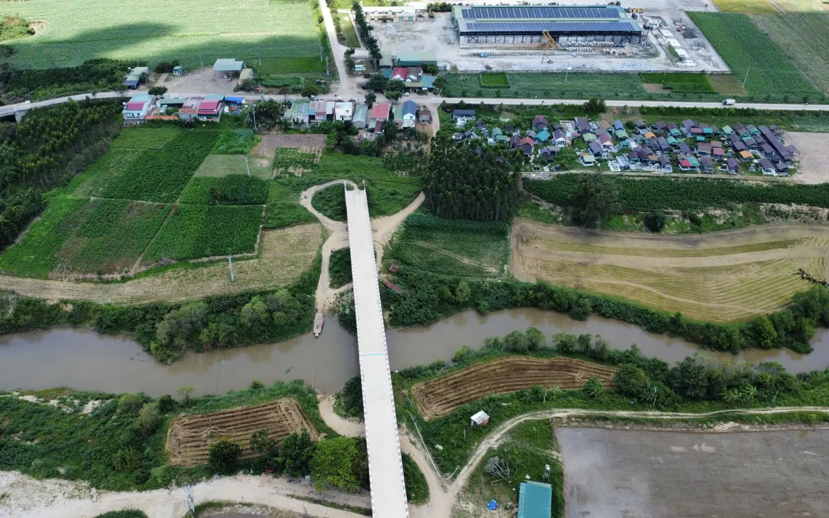 Cầu Krông Bông bắc qua sông Krông Pắk, nối xã Vụ Bổn và Cư Pui (tỉnh Đắk Lắk)