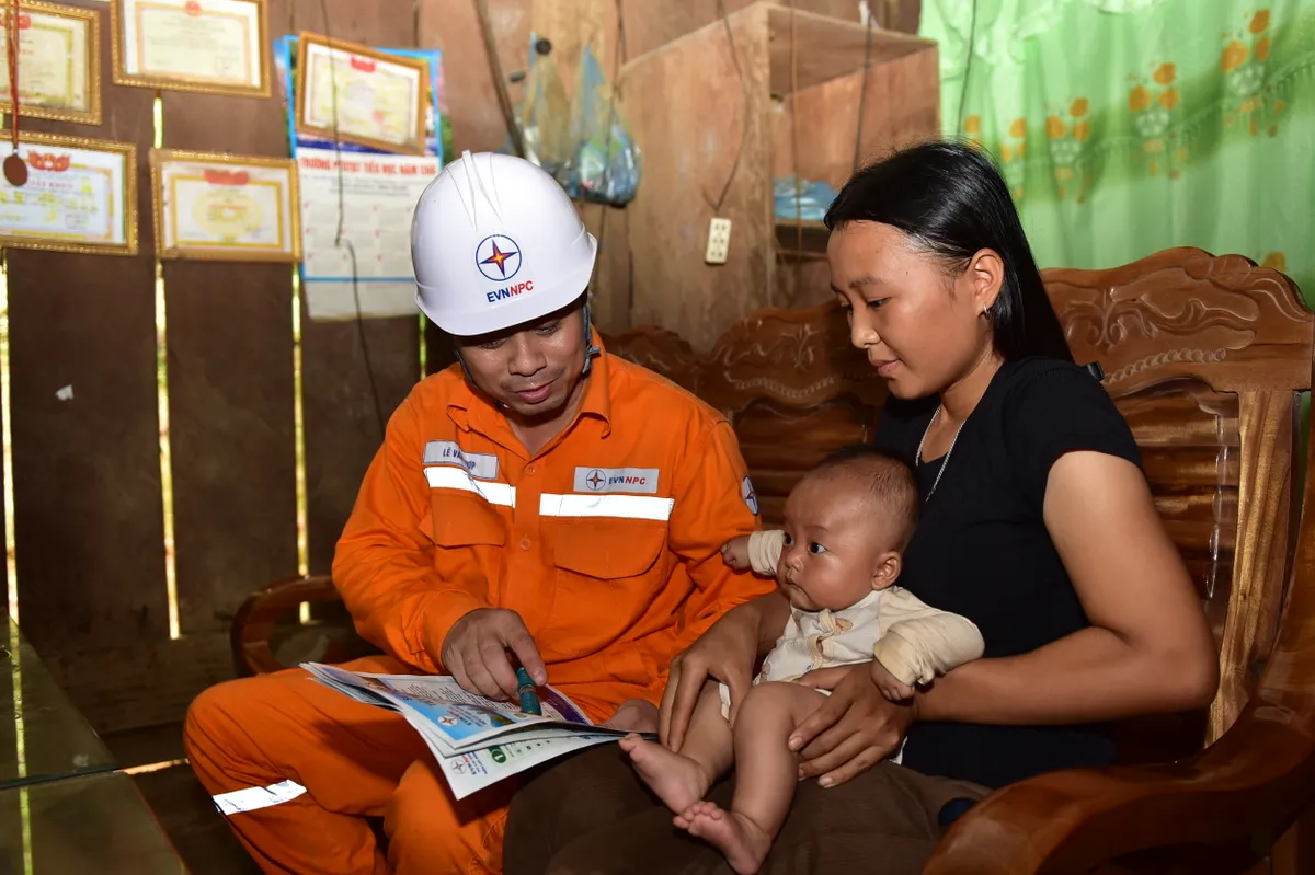 Lai Ch&acirc;u: Điện s&aacute;ng mở tương lai nơi cuối bản - Ảnh 5.