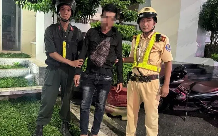 Giả danh Cảnh sát hình sự chặn xe người đi đường để vòi tiền, thanh niên bị CSGT bắt giữ- Ảnh 1. Giả danh Cảnh sát hình sự chặn xe người đi đường để vòi tiền, thanh niên bị CSGT bắt giữ- Ảnh 1.