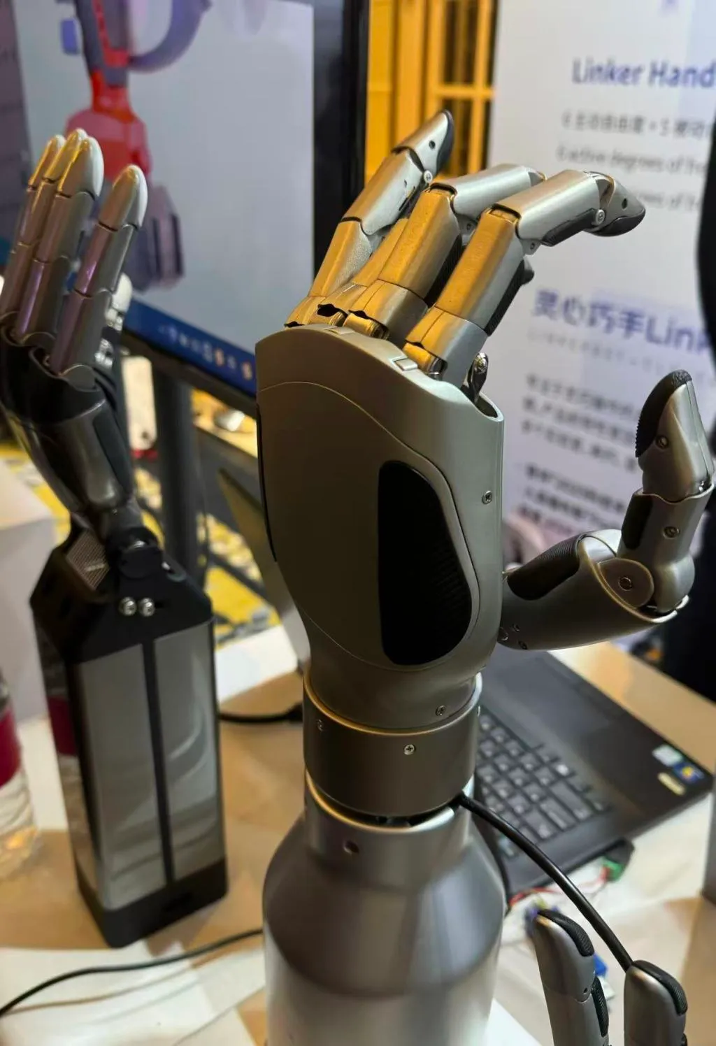 Trung Quốc tăng tốc chinh phục “đôi tay robot”, mảnh ghép khó nhất của robot hình người- Ảnh 1. Trung Quốc tăng tốc chinh phục “đôi tay robot”, mảnh ghép khó nhất của robot hình người- Ảnh 1.